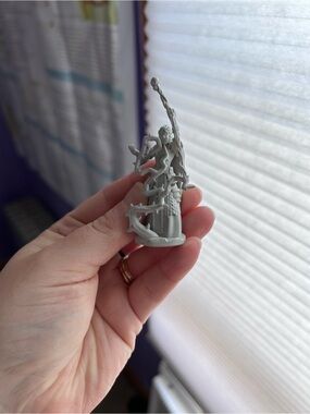 Dungeons and Dragons mini figure. Druid/ female